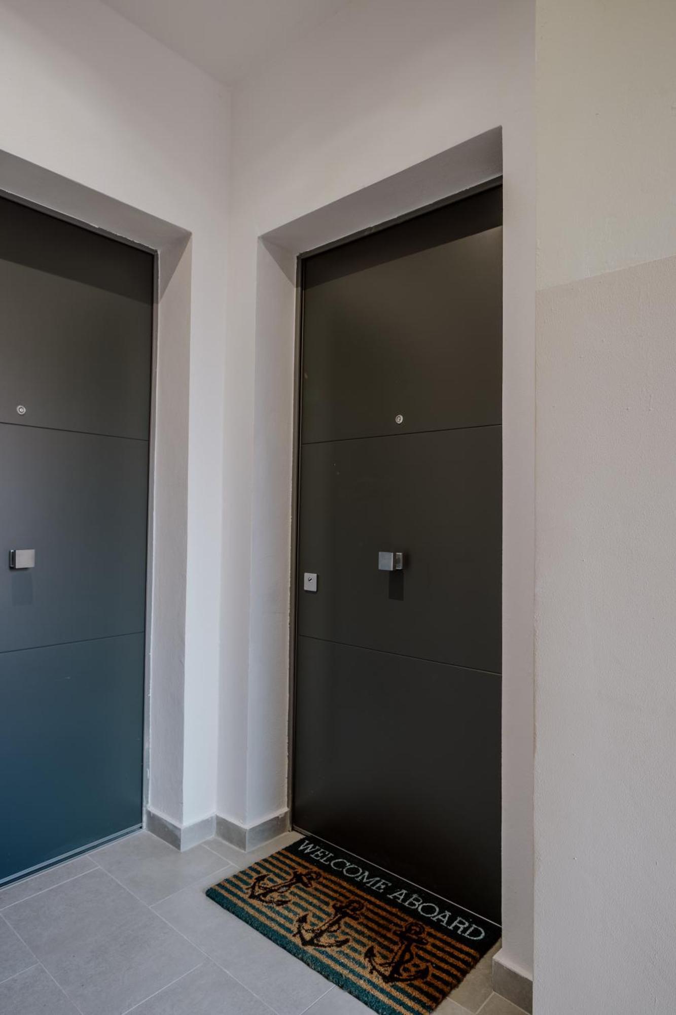 Elegante Appartamento In Marina Triest Exterior foto