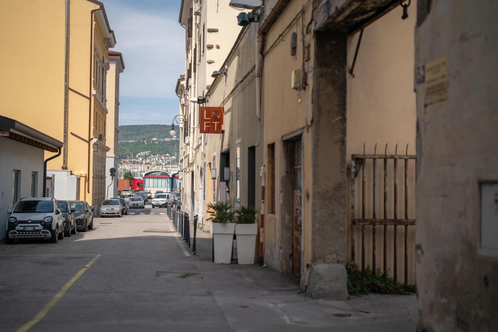 Elegante Appartamento In Marina Triest Exterior foto